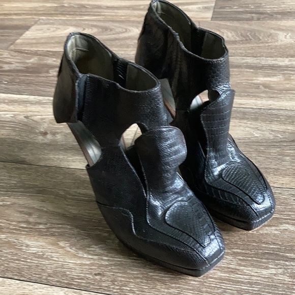 Michetti Daniele Black Snakeskin Bootie size 8.5/39 - Picture 2 of 6